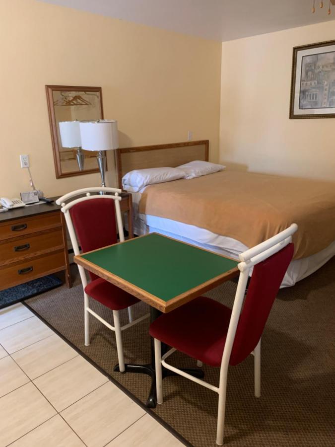 Sunparlor Motel Leamington Ngoại thất bức ảnh