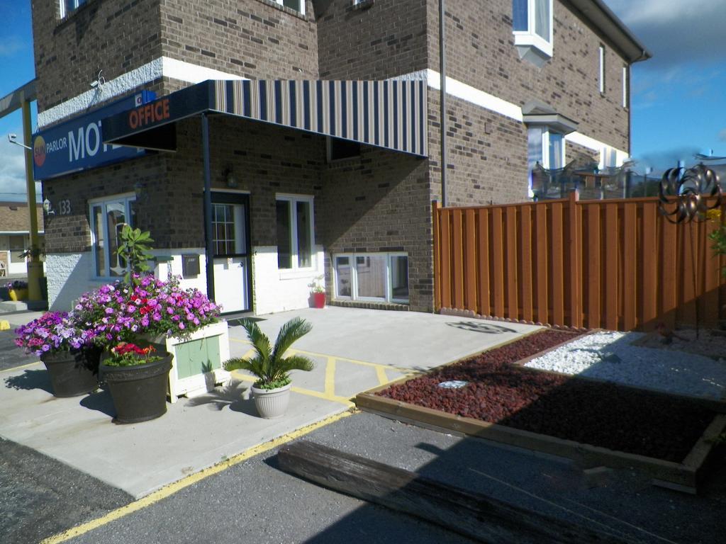 Sunparlor Motel Leamington Ngoại thất bức ảnh