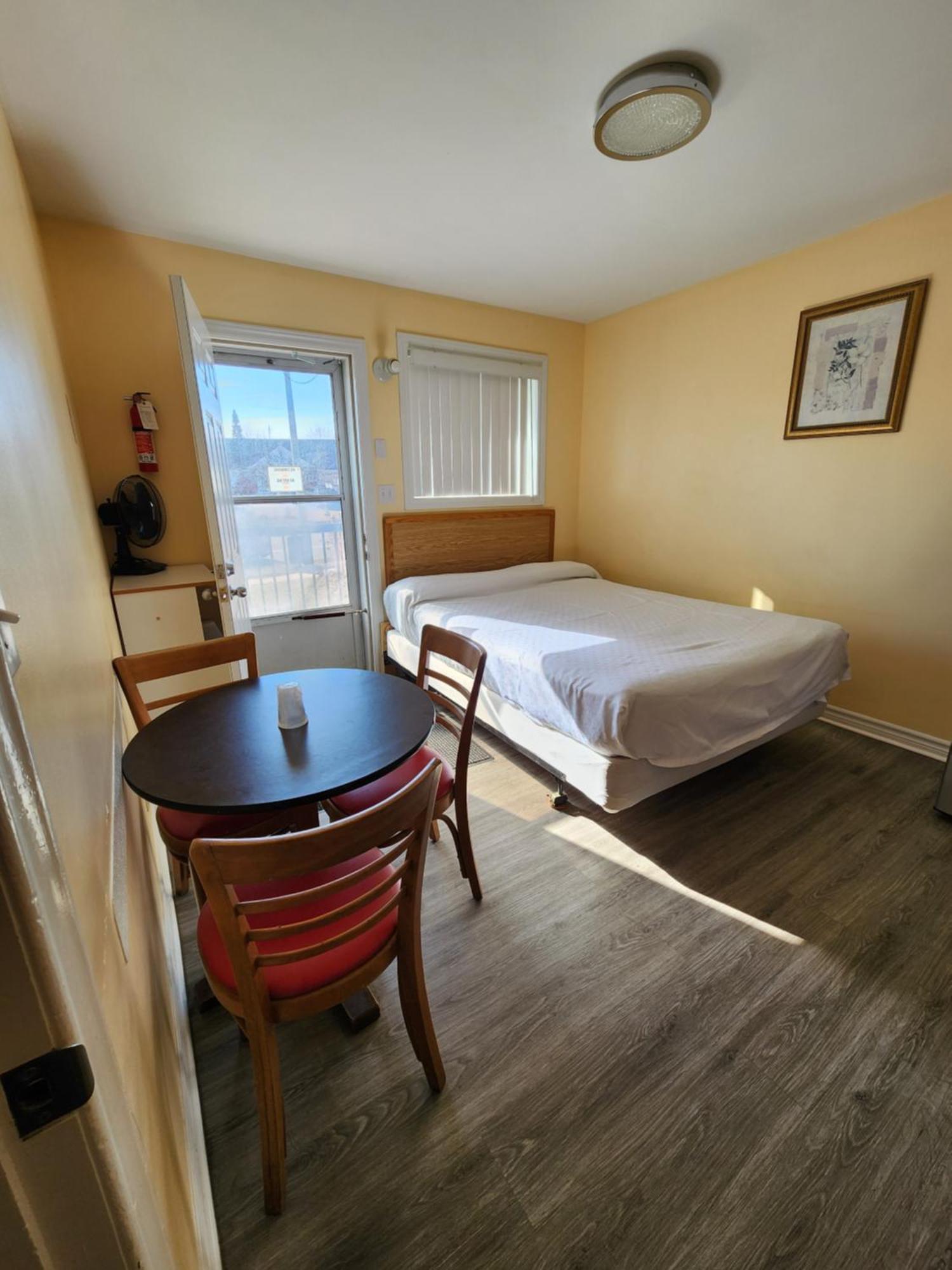 Sunparlor Motel Leamington Ngoại thất bức ảnh