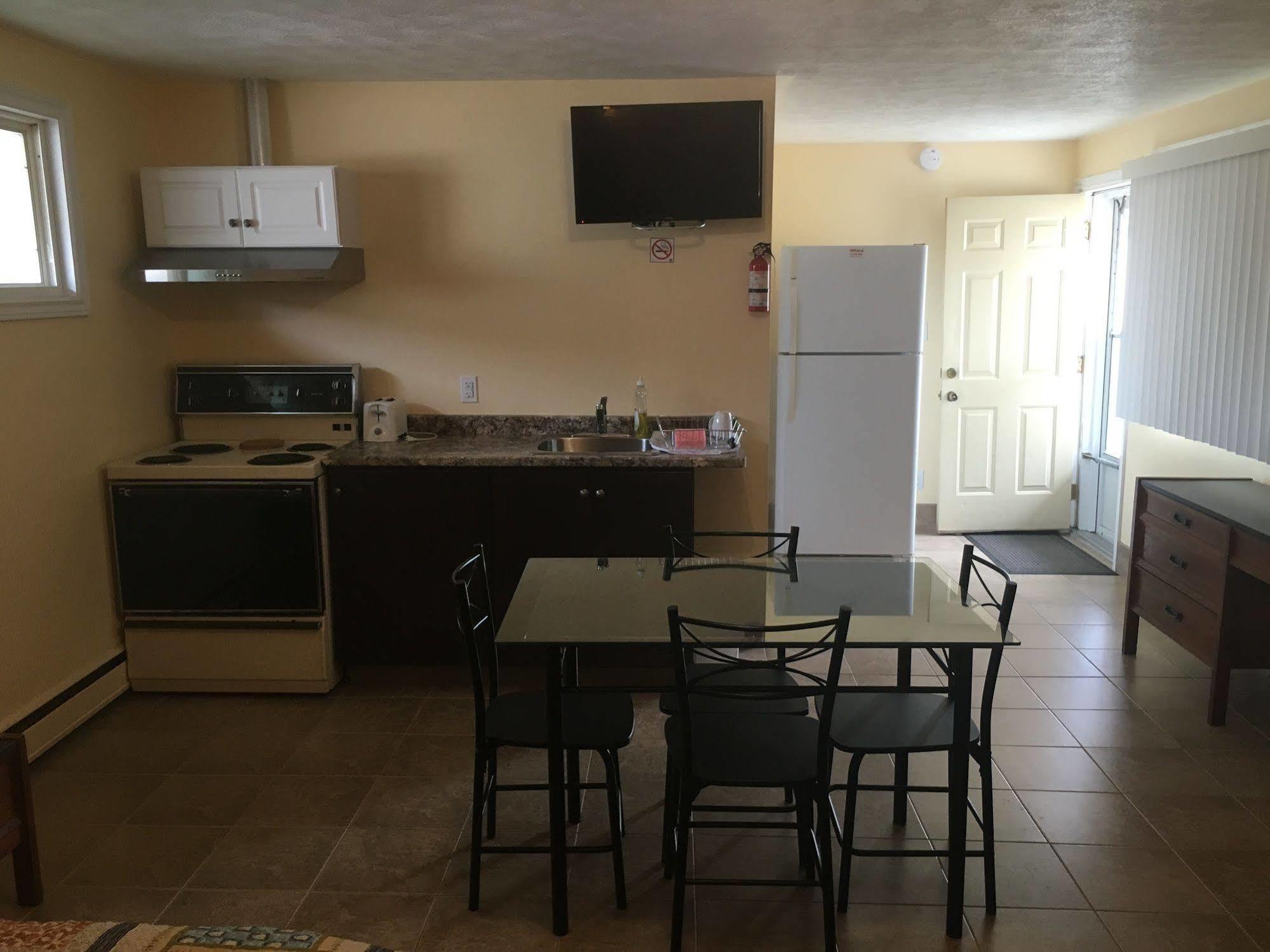 Sunparlor Motel Leamington Ngoại thất bức ảnh